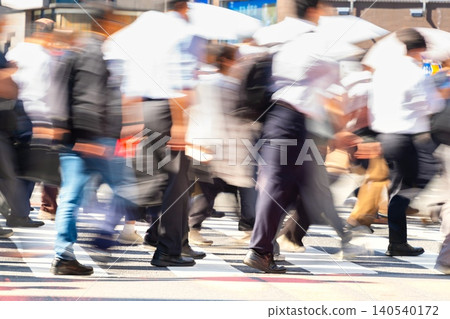 Commuter rush hour, Shinjuku Station, Tokyo 140540172