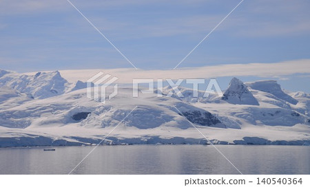 Antarctic cruises where you can enjoy the mysteries of nature. Antarctic cruises where you can enjoy the mysteries of nature. 140540364