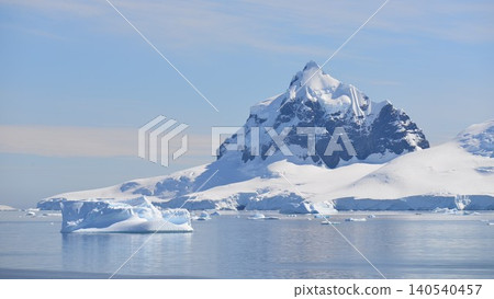 Antarctic cruises where you can enjoy the mysteries of nature. 140540457