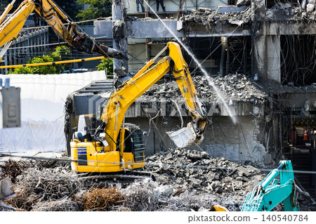 Shin-Tokorozawa Parco demolition site: Heavy machinery backhoe 140540784