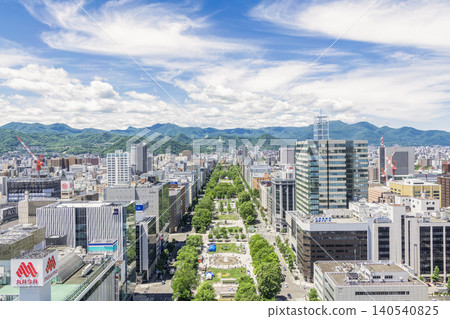 北海道札幌市、札幌市中心、大通公園和札幌城市景觀 北海道札幌市、札幌市中心、大通公園和札幌城市景觀 140540825