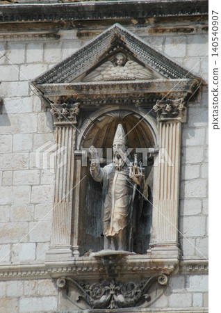 Statue of Saint Blaise on Sponza Palace Facade in Dubrovnik Statue of Saint Blaise on Sponza Palace Facade in Dubrovnik 140540907