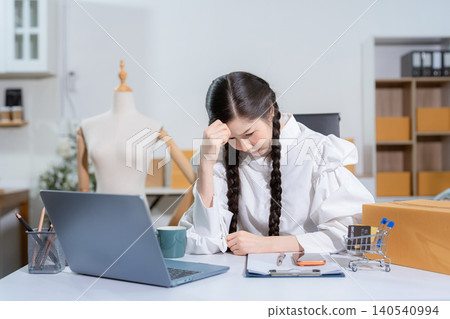 Freelancers are stressed, anxious, small online business owners are unhappy, , spending money, financial problems are losing money. Freelancers are stressed, anxious, small online business owners are unhappy, , spending money, financial problems are losing money. 140540994