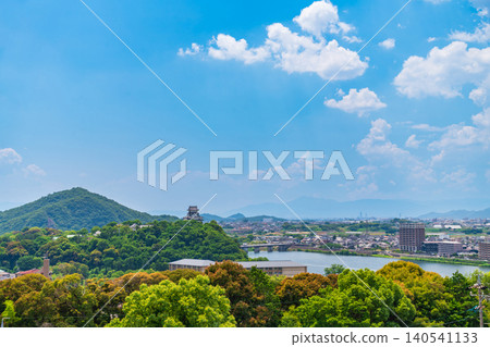 犬山城和犬山成田山寺景色(愛知縣犬山市) 犬山城和犬山成田山寺景色(愛知縣犬山市) 140541133