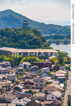 犬山城和犬山成田山寺景色(愛知縣犬山市) 犬山城和犬山成田山寺景色(愛知縣犬山市) 140541161