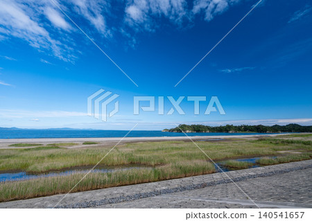 奧松島和野比留海岸的景色在藍天下盡收眼底。 奧松島和野比留海岸的景色在藍天下盡收眼底。 140541657