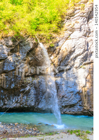 The Aare Gorge (German: Aareschlucht) is a section of the river Aare that carves through a limestone ridge near the town of Meiringen, in the Bernese Oberland region of Switzerland The Aare Gorge (German: Aareschlucht) is a section of the river Aare that carves through a limestone ridge near the town of Meiringen, in the Bernese Oberland region of Switzerland 140542954