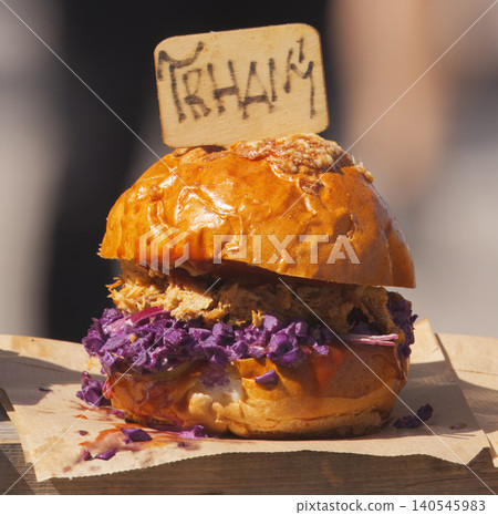 Pulled pork burger with red cabbage street food Pulled pork burger with red cabbage street food 140545983