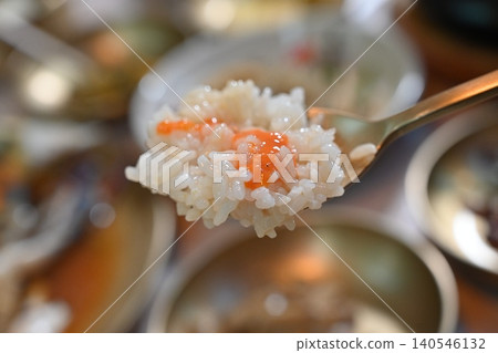 Traditional Korean Soy Sauce Marinated Raw Crab with White Rice 140546132