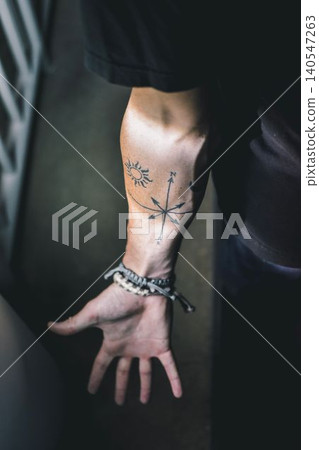 hand tatto 140547263