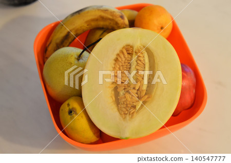Fresh fruit bowl with sliced honeydew melon 140547777
