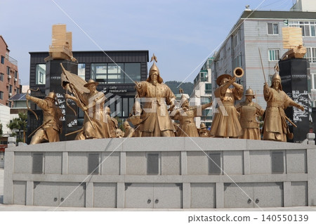 Bronze Historical Warrior Statue Group in Urban Plaza Bronze Historical Warrior Statue Group in Urban Plaza 140550139