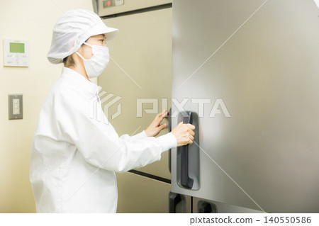 Part-time staff working in white coats Part-time staff working in white coats 140550586