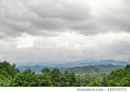 從日和田山(埼玉縣日高市)山頂附近眺望金竹田獨特的地形和廣闊的關東平原。 從日和田山(埼玉縣日高市)山頂附近眺望金竹田獨特的地形和廣闊的關東平原。 140550772