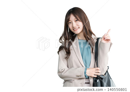 Young Asian businesswoman walking in an office area in the city Young Asian businesswoman walking in an office area in the city 140550801