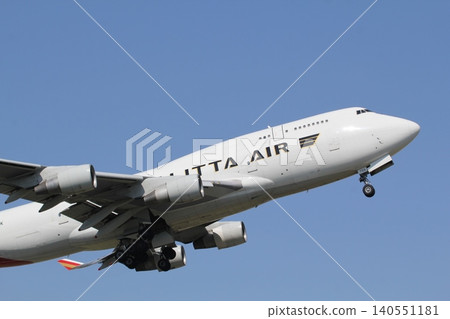 一架卡利塔航空的波音747飛機正在起飛。 一架卡利塔航空的波音747飛機正在起飛。 140551181