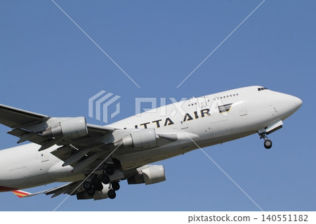 一架卡利塔航空的波音747飛機正在起飛。 一架卡利塔航空的波音747飛機正在起飛。 140551182