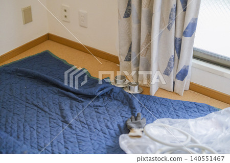 Preparation and protective covering for indoor air conditioner installation work. Preparation and protective covering for indoor air conditioner installation work. 140551467