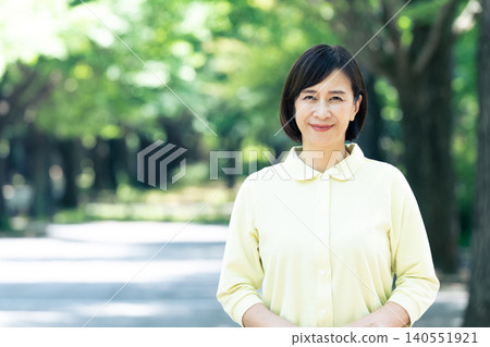 長期護理人員女性 140551921