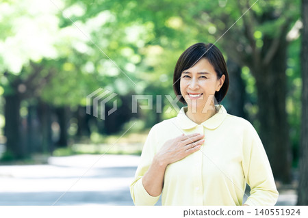 長期護理人員女性 140551924