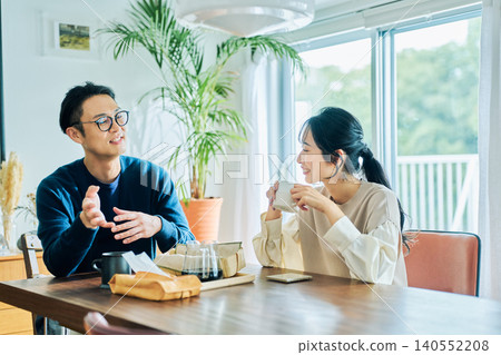 一對夫婦要交談 140552208