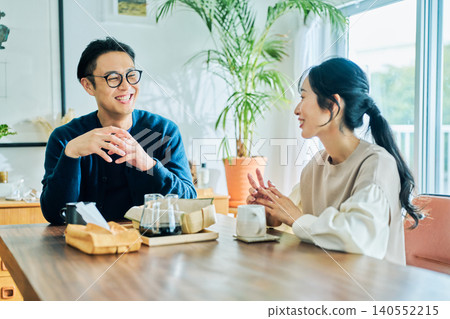 一對夫婦要交談 140552215