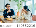 一對夫婦要交談 140552216