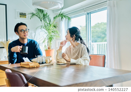 一對夫婦要交談 140552227