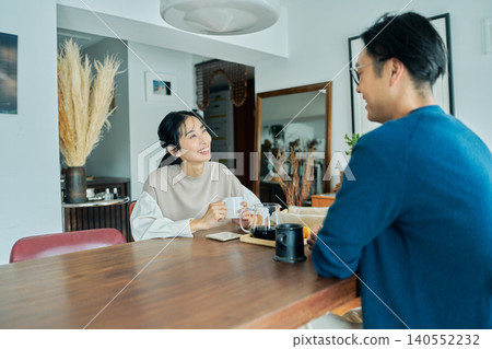 一對夫婦要交談 一對夫婦要交談 140552232