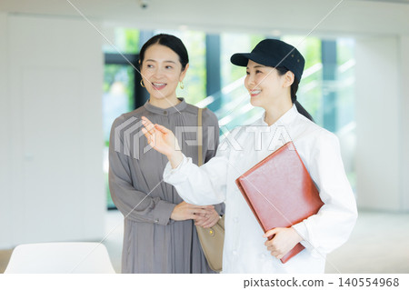 Restaurant staff Restaurant staff 140554968