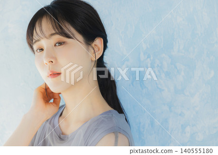 年輕的女士 年輕的女士 140555180