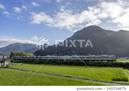223 series train running on the Bantan Line 140556679