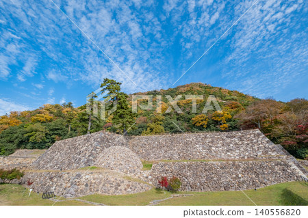 Autumn scenery at Hisamatsuyama and the stone walls of Tottori Castle ruins, Higashi-machi, Tottori City, Tottori Prefecture Autumn scenery at Hisamatsuyama and the stone walls of Tottori Castle ruins, Higashi-machi, Tottori City, Tottori Prefecture 140556820