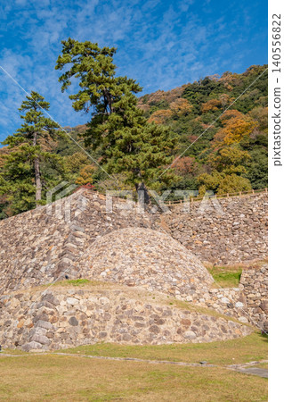 Autumn scenery at Hisamatsuyama and the stone walls of Tottori Castle ruins, Higashi-machi, Tottori City, Tottori Prefecture Autumn scenery at Hisamatsuyama and the stone walls of Tottori Castle ruins, Higashi-machi, Tottori City, Tottori Prefecture 140556822