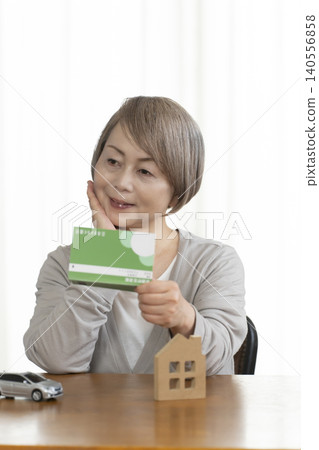 Senior women are planning their retirement funds in light of rising interest rates. 140556858