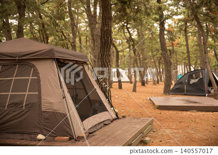 Relaxing at a Gangwondo campsite Relaxing at a Gangwondo campsite 140557017