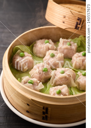 自製燒賣用竹蒸籠蒸製 140557673