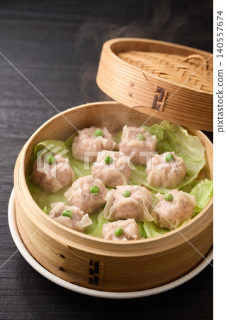自製燒賣用竹蒸籠蒸製 自製燒賣用竹蒸籠蒸製 140557674