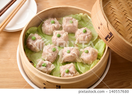 自製燒賣用竹蒸籠蒸製 自製燒賣用竹蒸籠蒸製 140557680