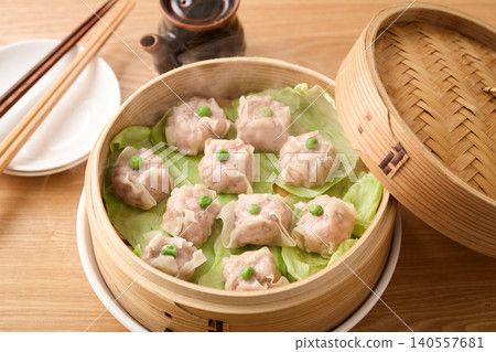 自製燒賣用竹蒸籠蒸製 自製燒賣用竹蒸籠蒸製 140557681
