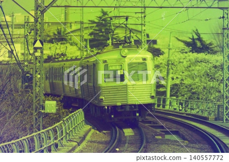 東急電鐵的初代不銹鋼列車,5200系列,5202號,綠丘,1976年4月5日。 東急電鐵的初代不銹鋼列車,5200系列,5202號,綠丘,1976年4月5日。 140557772