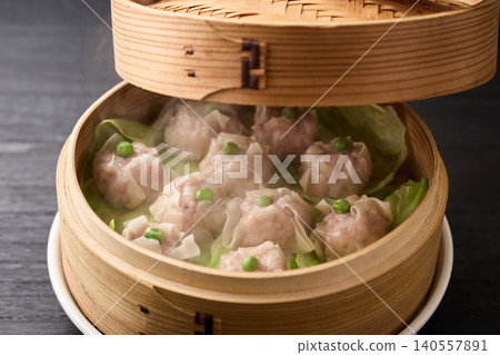 自製燒賣用竹蒸籠蒸製 140557891