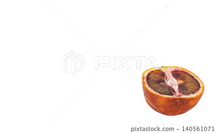 Blood orange, Moro, cross-section, cut flesh, transparent background, macro, fruit material 140561071