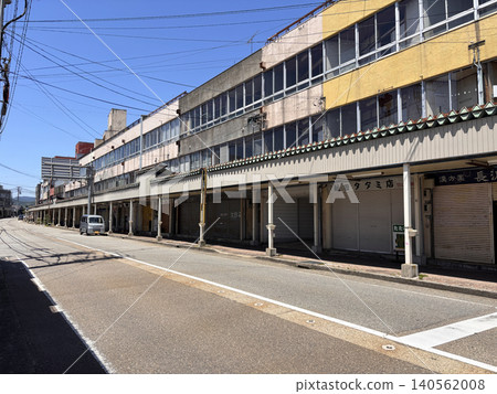 Chuo-machi Shopping Street Joint Building (Himi City, Toyama Prefecture) Chuo-machi Shopping Street Joint Building (Himi City, Toyama Prefecture) 140562008