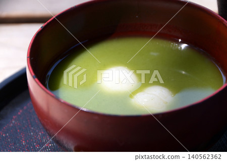 Chilled matcha shiruko 140562362