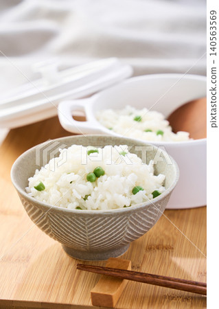 Rice with green peas 140563569