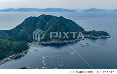 伊內村是一個船屋村,四周環繞著大海和森林。 伊內村是一個船屋村,四周環繞著大海和森林。 140563717