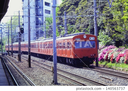 During the Japanese National Railways era, the Chuo Line rapid service 101 series, including Kumoha 101-97, at Sendagaya, May 3, 1980. During the Japanese National Railways era, the Chuo Line rapid service 101 series, including Kumoha 101-97, at Sendagaya, May 3, 1980. 140563737