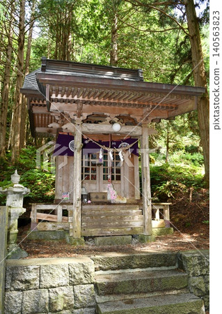 【花卷市:修驗道(山岳修行)的主要寺廟-早針神社(大迫),在正殿旁設有一座分社。 】 【花卷市:修驗道(山岳修行)的主要寺廟-早針神社(大迫),在正殿旁設有一座分社。 】 140563823