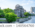 從河邊俯瞰廣島和平紀念公園和原子彈爆炸圓頂屋的城市景觀。 140564760